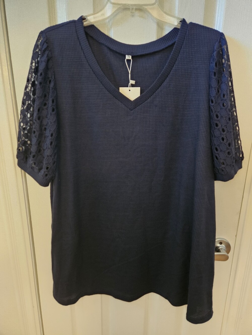 JWD 2X Navy Blue V-Neck Short Sleeve Waffle Knit Top with Lace Sleeves - NWT